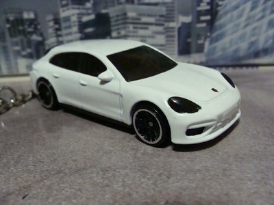 Porsche Panamera Turbo S E-Hybrid Sport Turismo     HW Weiß Schlüsselanhänger