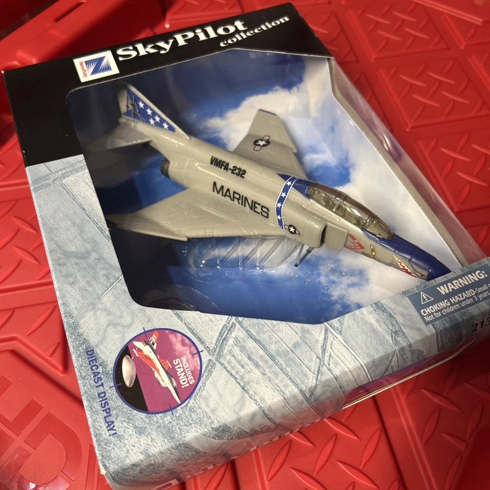 NEW RAY Sky Pilot Collection 1:72 Scale VFA-232 Fighter Plane 21303 NIB marines - Image 2 of 4