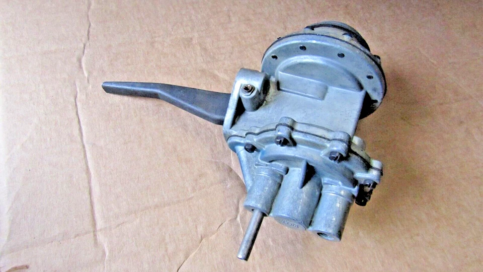 AMC 290 343 390 1967 1968 8 cilindros Bomba de combustible mecánica CARTER M6906 NOS OE Foto 3 de 4