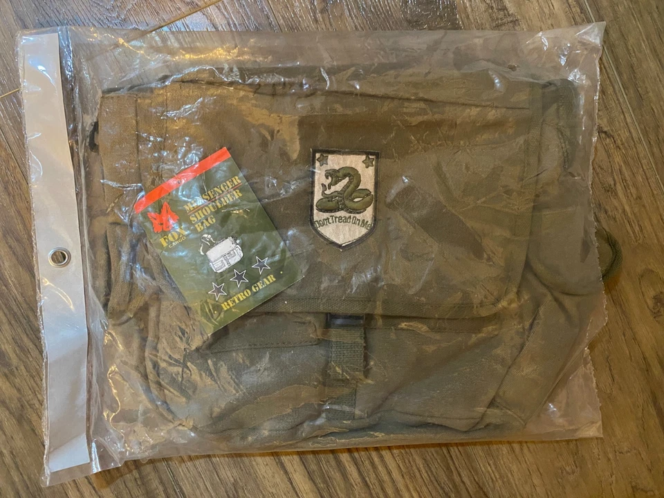 Fox Outdoor 43-070 Bolso Mensajero Retro 'Don't Tread on Me' Parche DTOM, OD Verde Foto 2 de 4