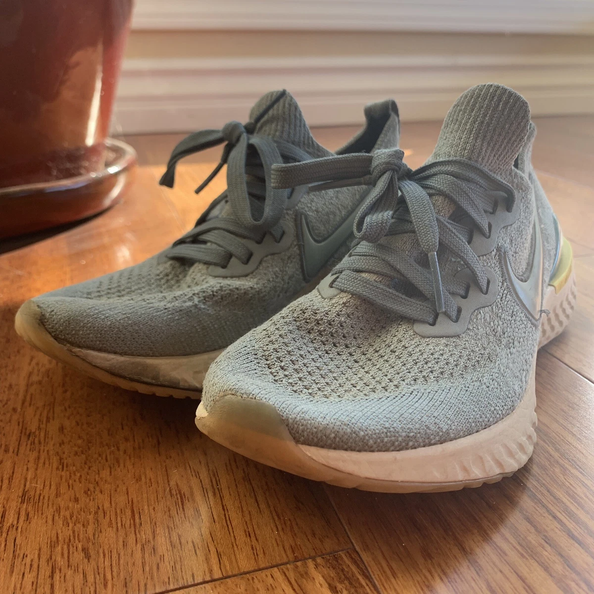 Nike epic react top flyknit 2 size 5.5