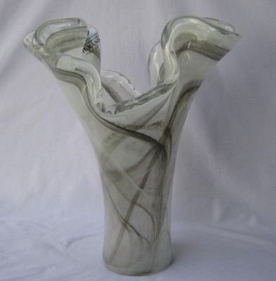 Genuine Italian Art Deco Glass Vase White and Onyx Tammaro Italy No 545 Murano