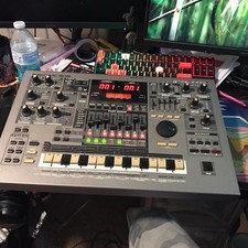 Roland MC-505 Groovebox Synth Sequencer Sound Machine