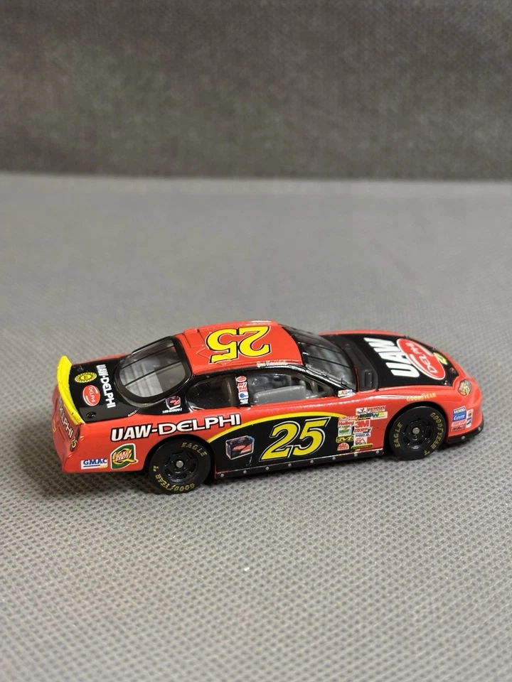 Suelto Joe Nemechek 2003 UAW/Delphi 1/64 Racing Champions Diecast Foto 2 de 4