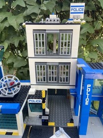 LEGO City Police Station 60141 Incomplete + Police Vehicles, K-9, 10 Figures