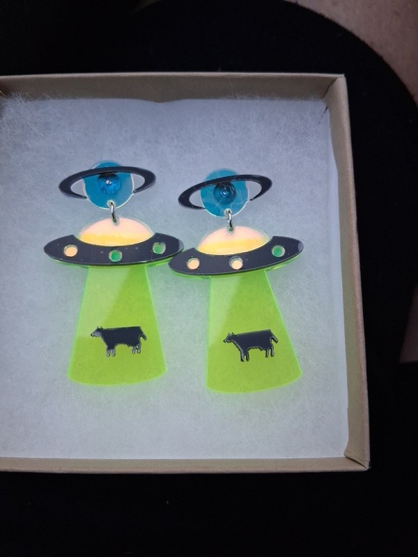 UFO Alien Flying Saucer Abduction Beaming Up Cow Acrylic Laser Cut Earrings New