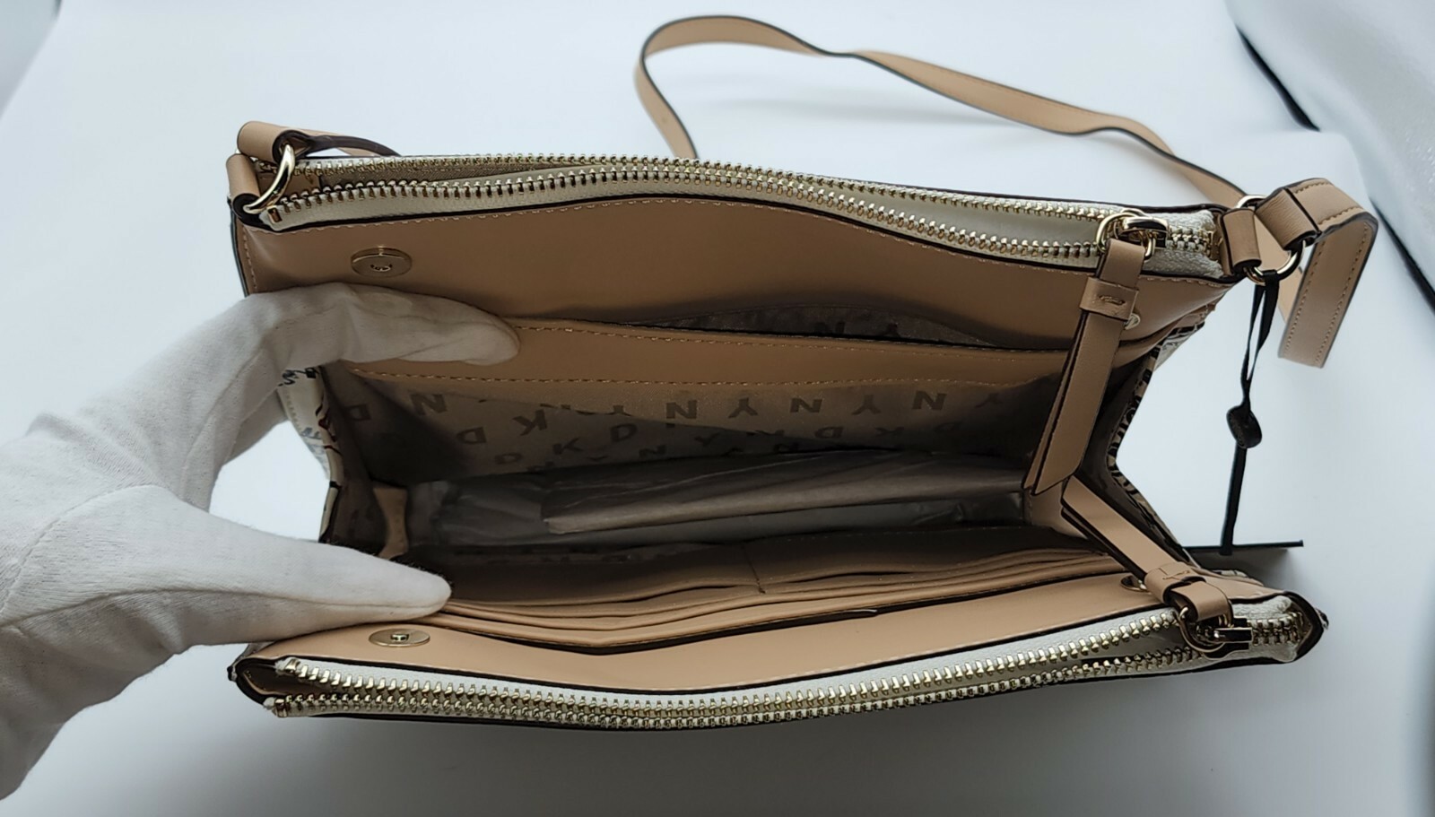 Borsa A Tracolla DKNY Bryant Park: Eleganza In Pelle Per La Città!