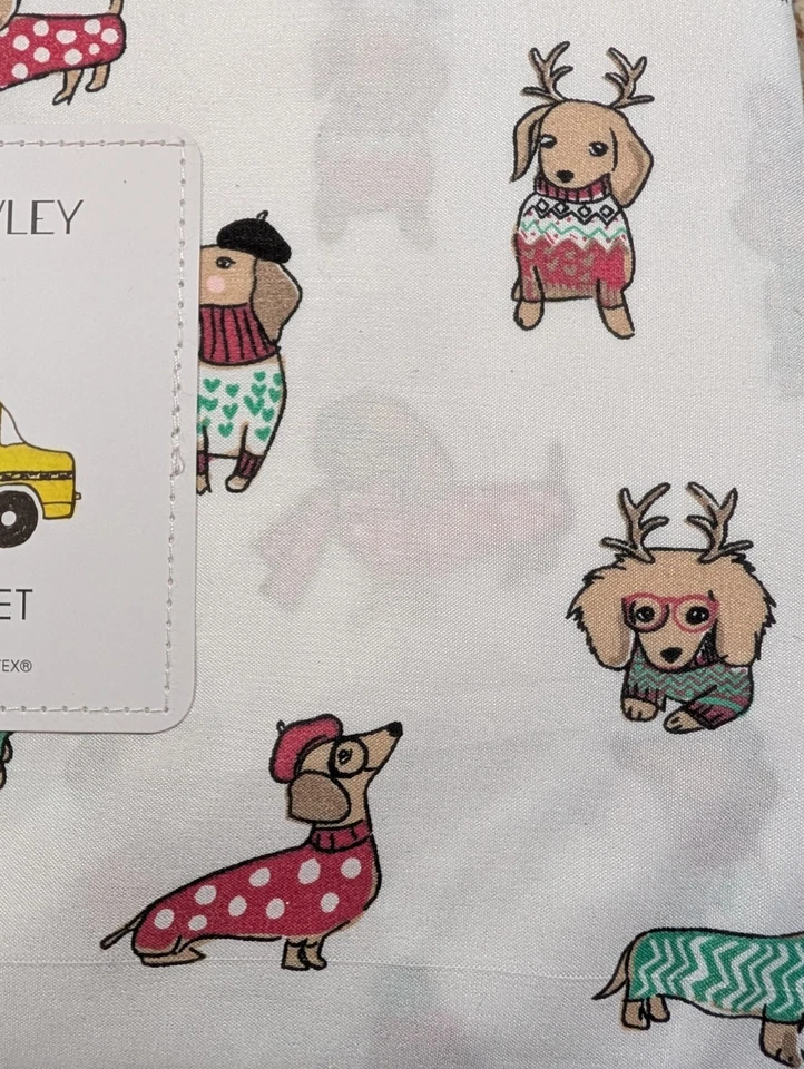 ¡Nuevo! Cynthia Rowley - Juego completo de sábanas de 4 piezas - Perros Dachshund de Navidad en suéteres Foto 3 de 4