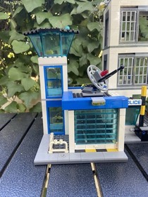 LEGO City Police Station 60141 Incomplete + Police Vehicles, K-9, 10 Figures