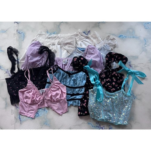 ✨🌸 Bundle of 8 Women's Crop Tops – Size Small 🌸✨