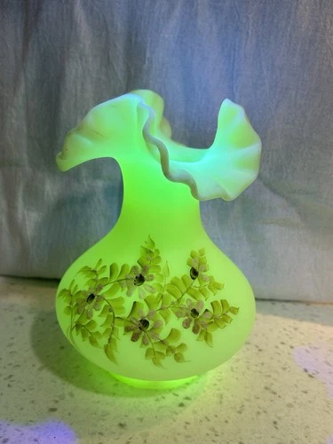 Fenton Burmese Custard Uranium Art Glass HandPainted Flowers Vase W/ Ruffled Top