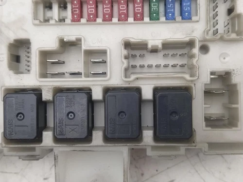 284B6EB30C Caja Reles/Fusibles para NISSAN PATHFINDER (R51) 2.5 dCi LE 2415696 - Imagen 2 de 6