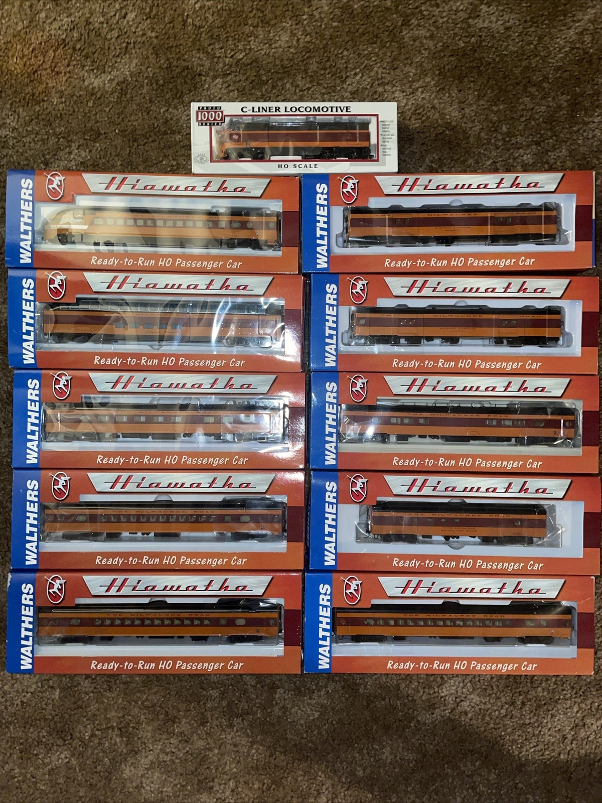 HO Walthers Hiawatha Complete 10 Car Passenger Train Set NEW w/ Proto