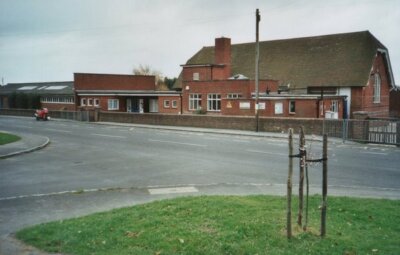 Foto 6x4 Newick Schule Dies ist das alte Grundschulgebäude, Abriss um 2000