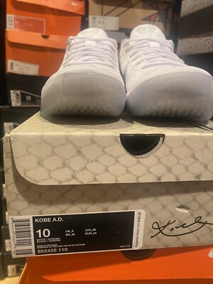 Size 10 Nike Kobe A.D. WHITE/ CHROME '2017' BRAND NEW CONDITION
