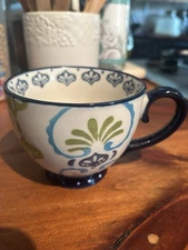 DeeCoo Mug with vibrant color scheme great for coffee/hot choc