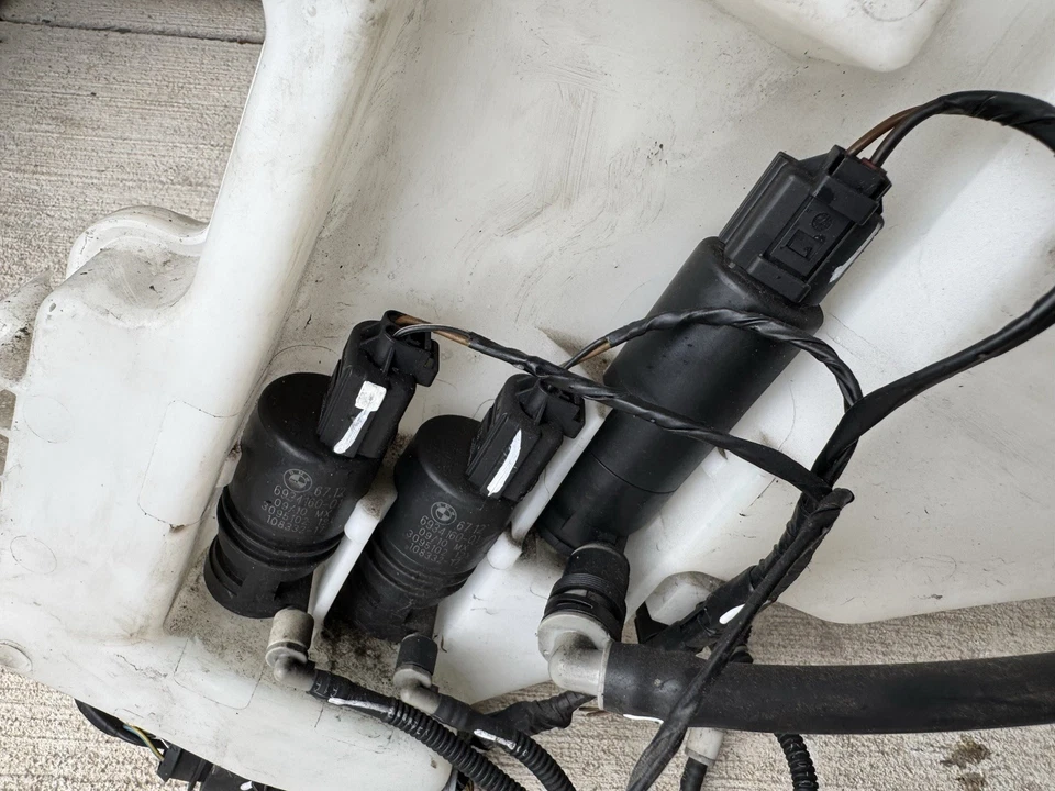 Botella depósito líquido lavadora parabrisas BMW X5 2007-2013 FABRICANTE DE EQUIPOS ORIGINALES Foto 3 de 4