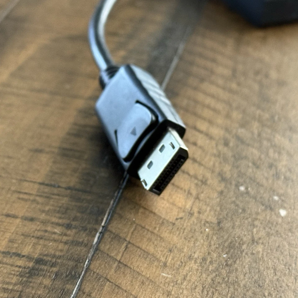 Manhattan 1 Display Port To 4 Display Port Model 207737 - Image 4 of 4