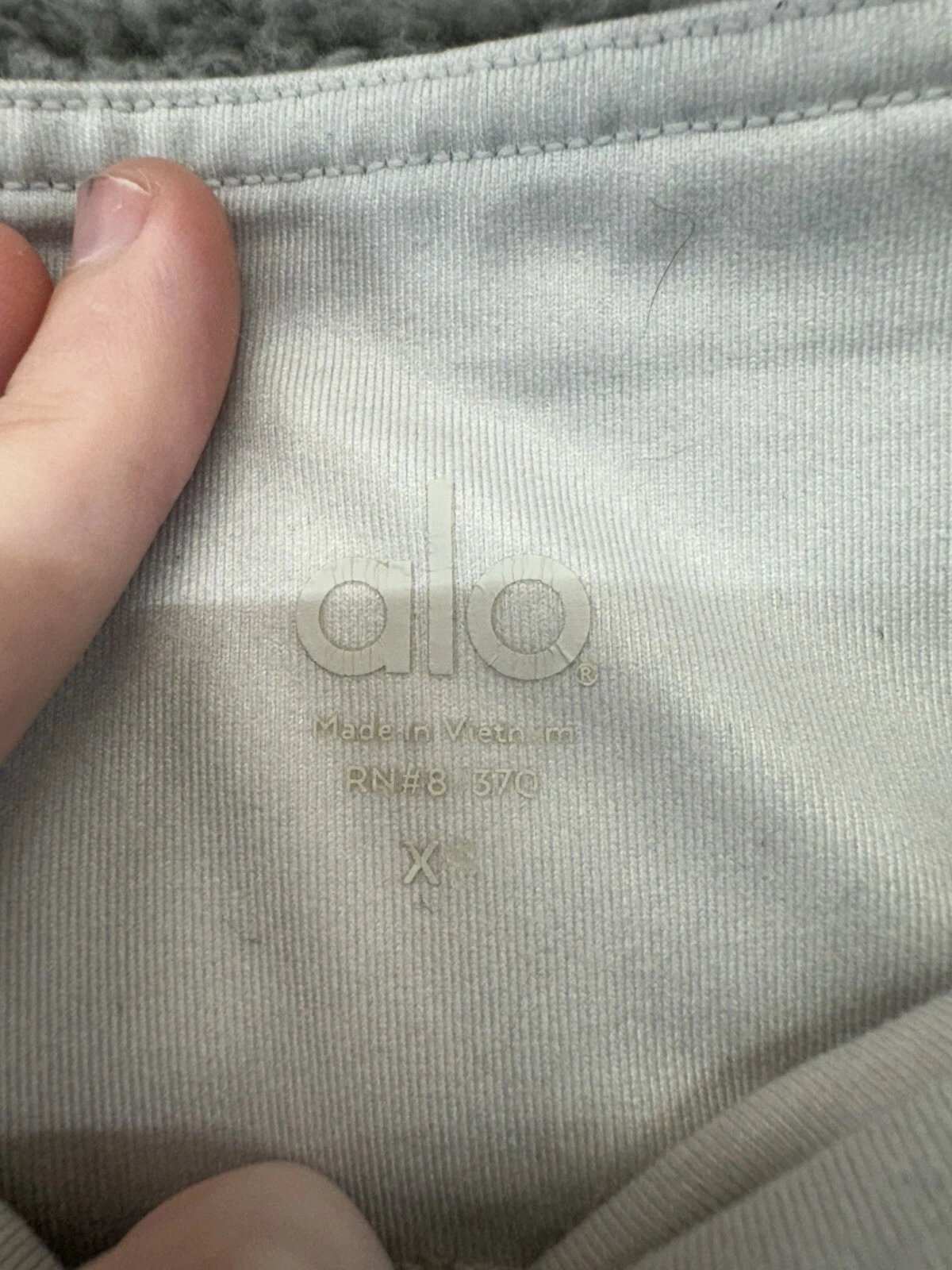 alo-yoga light leggings