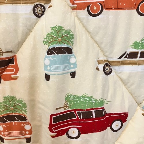 Garnet Hill Holiday Lightweight Down Alternative Quilted Blanket 52" x 80" - Picture 3 of 6