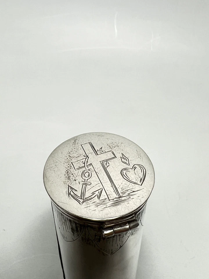 1827 Georgian Hanau Silver Tubе Nutmeg Grater w Faith Hope Love Engravings 4'' - Image 2 of 4