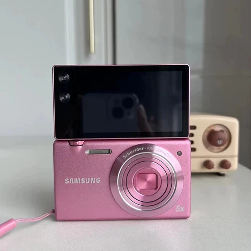 Samsung MV800 Digital Camera Flip-out Vlog 5X Optical Zoom 16.1MP Touchscreen - Picture 1 of 8