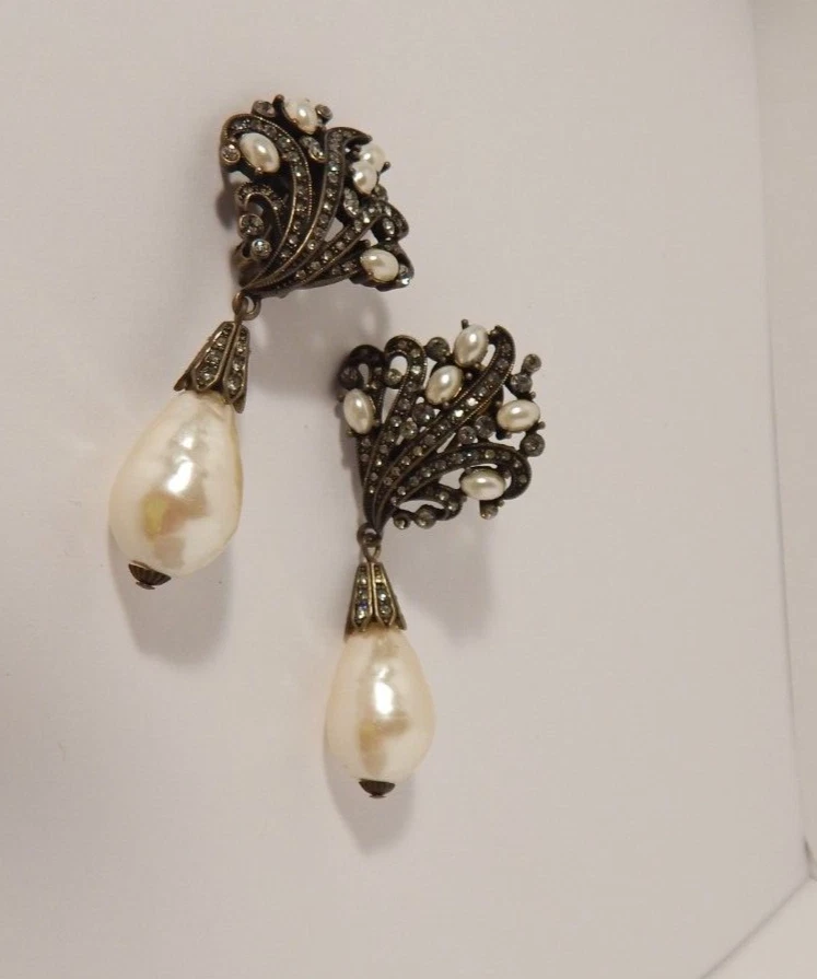 Heidi Daus Crystal Faux Pearl Large Clip on Dangle Drop Earrings 2.5" NICE! - Image 3 of 4
