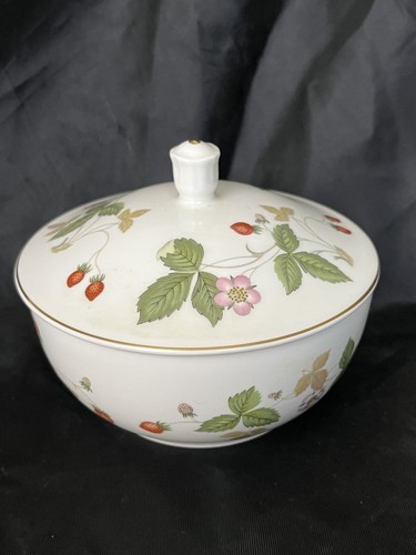 Rare Wedgwood Wild Strawberry Candy Dish Bone China Made in England 4.5"x3.5" - Picture 9 of 9