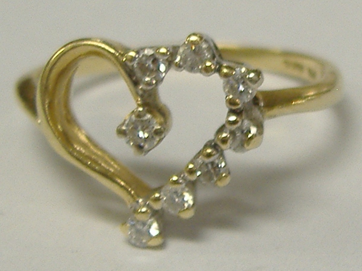 VINTAGE SOLID 14 K GOLD 0.08CT TW DIAMONDS HEART RING SIZE VINTAGE SOLID 14 K GOLD 0.08CT TW DIAMONDS HEART RING SIZE