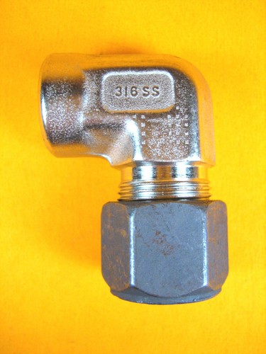 Parker - 8-4 DBZ-SS - SS Female Elbow Fitting, 1/2"x1/4" (Lot of 3) - Picture 4 of 7