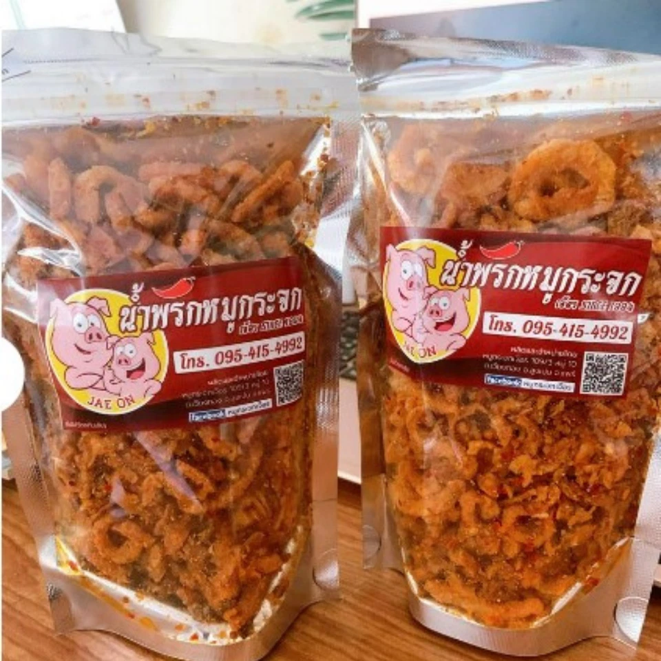 Picante Crujiente Cerdo Tailandés Snack Mezcla Chile Cebolla Ajo Frito Sabroso Comida Salada Foto 4 de 4