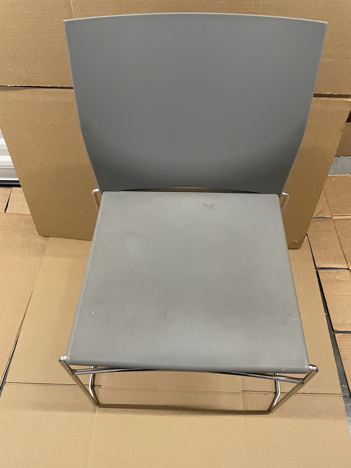 S (gray Chair)