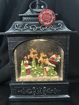 Raz Imports fliegender Weihnachtsmann schwarz beleuchtete Weihnachten Wasserlaterne 11 Zoll