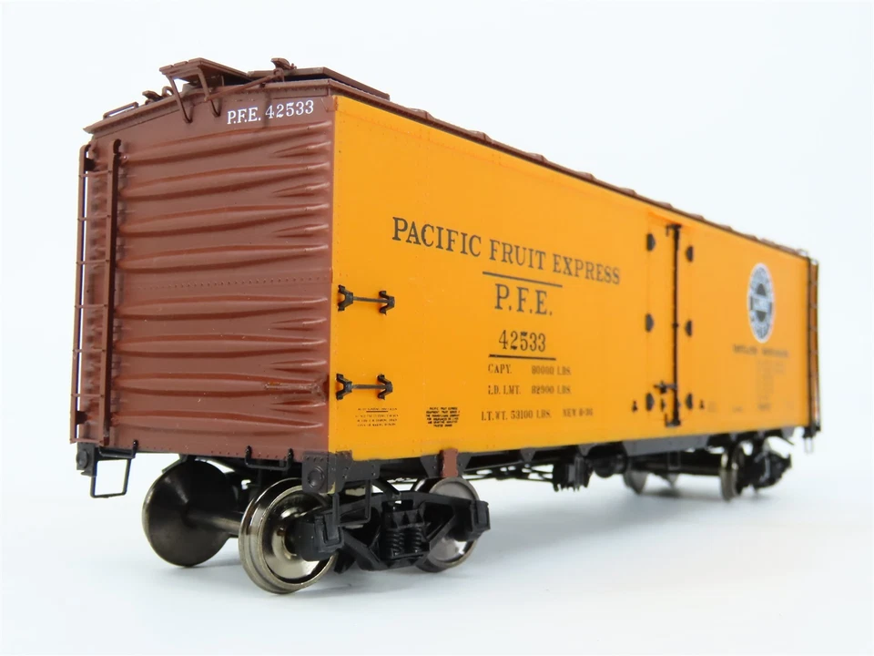 O Scale 2-Rail InterMountain ORPF1533 SP UP PFE Pacific Fruit Express Reefer - Image 4 of 4