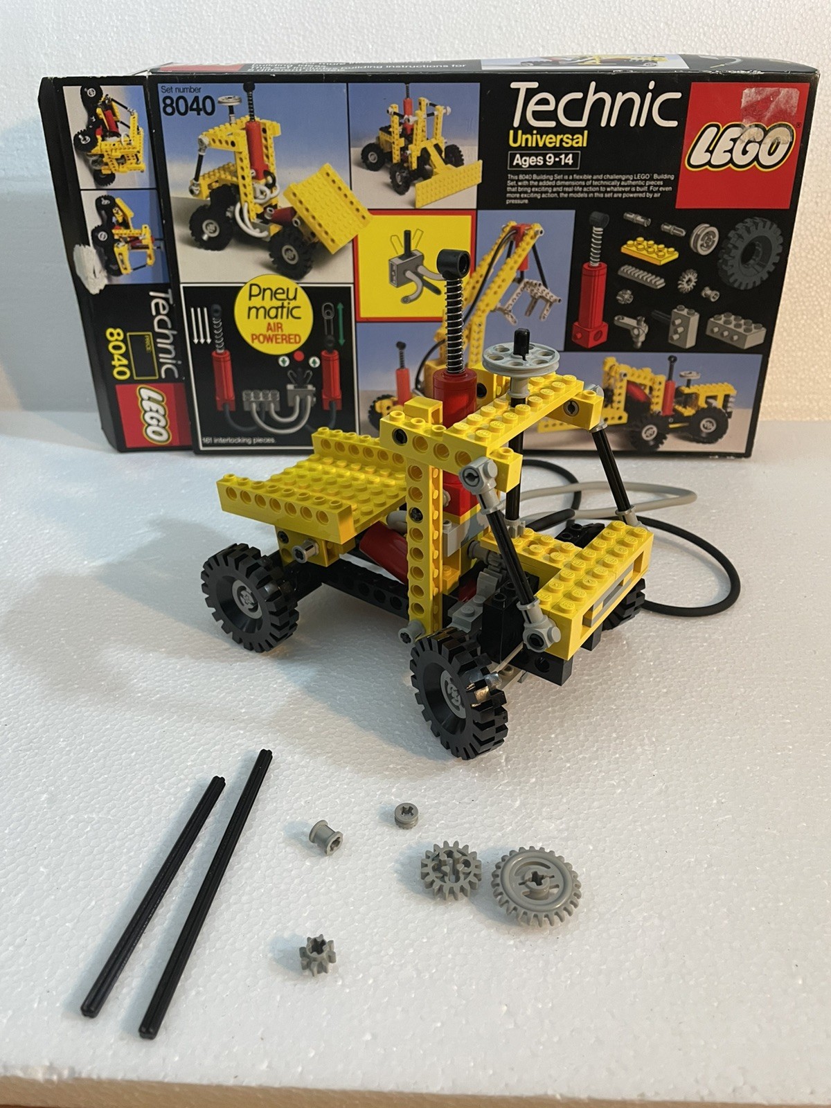LEGO TECHNIC: Universal Pneumatic Set (8040)