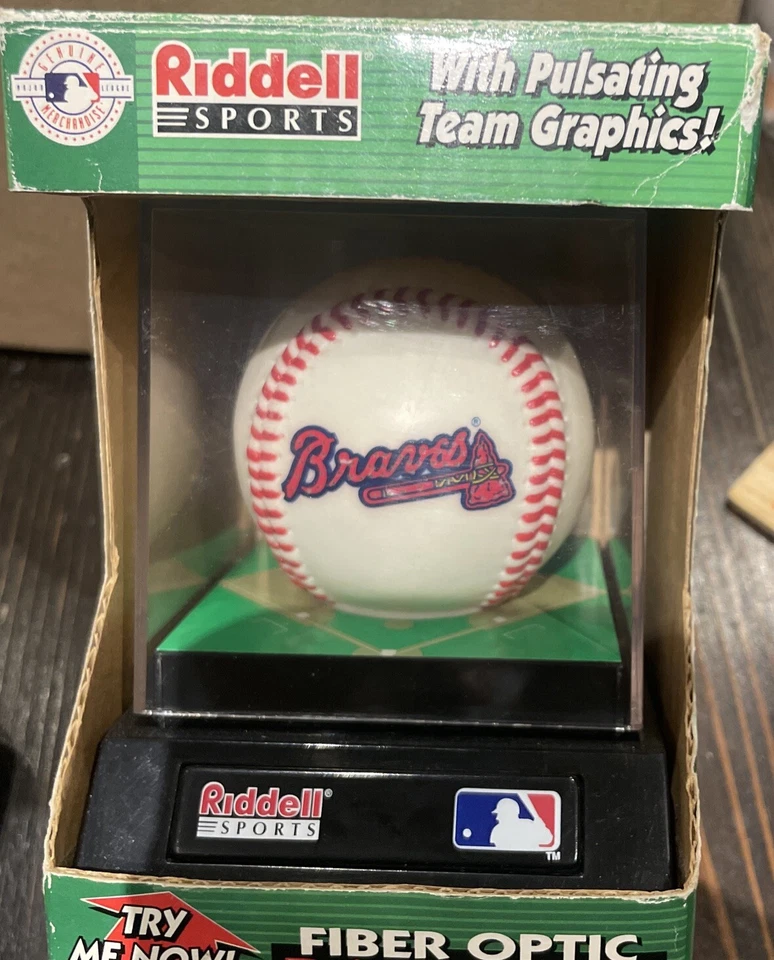 Béisbol de fibra óptica Riddell MLB Atlanta Braves de colección Foto 2 de 4