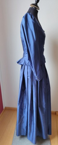 Zweiteiler Dirndl langärmeliges Mieder mit Rock Blau Seide maßgeschneidert Fotos - Bild 4 von 14