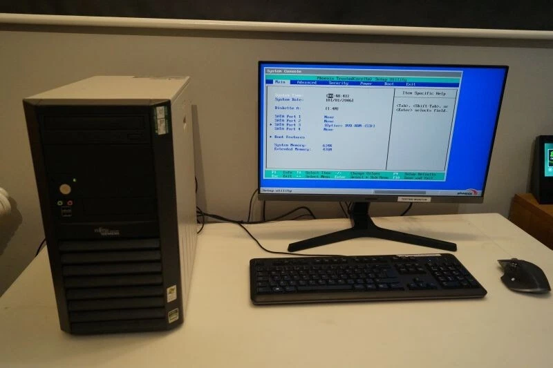 VINTAGE FUJITSU ESPRIMO P2411 PC RARE VINTAGE - Image 3 of 4