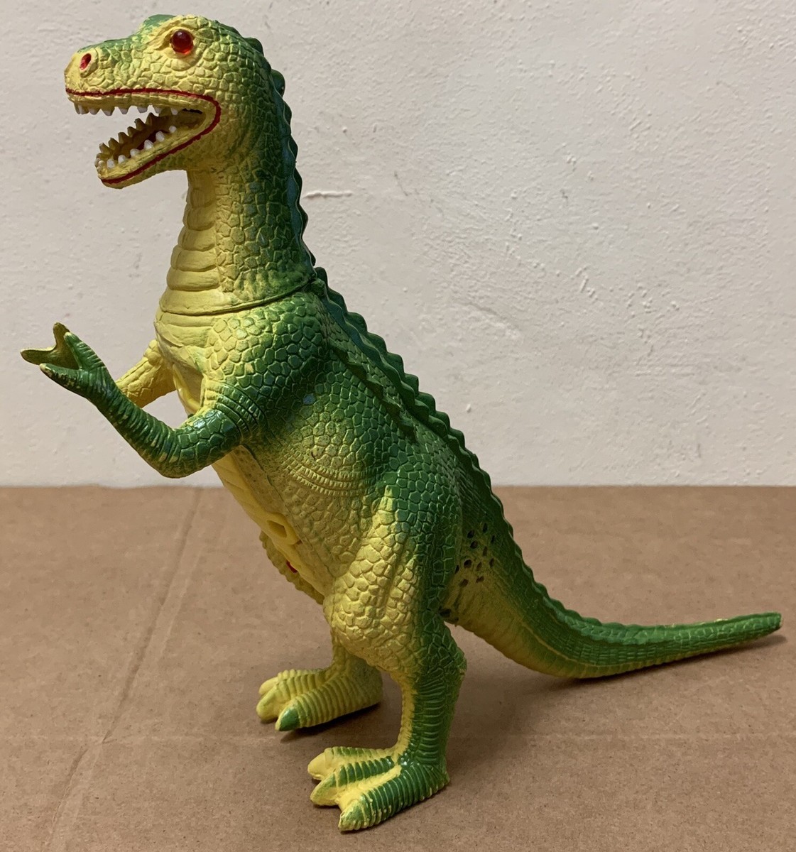 Vintage Imperial Dinosaur Working Red Eyes Sound 8408A