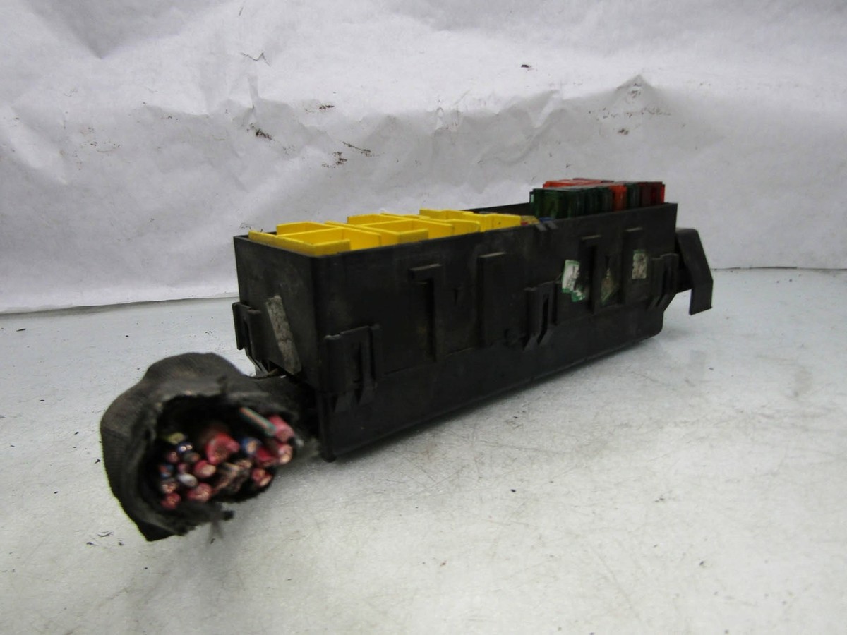 グルーズ Jeep Cherokee XJ 84-01 facelift 2.5 engine relay fuse box