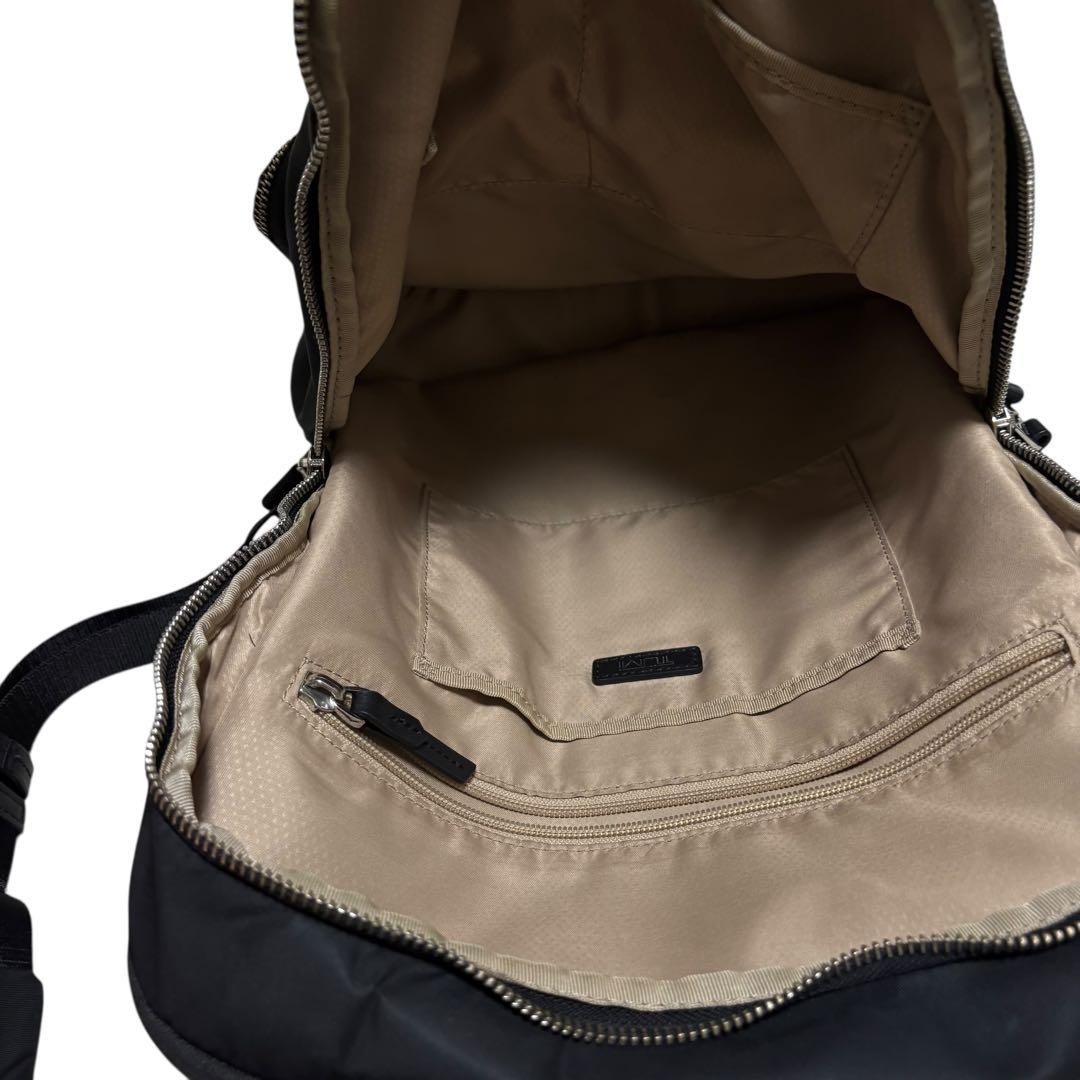 Good condition Tumi backpack, two compartments, f… - image 9
