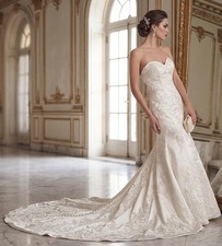 Oleg Cassini Ivory Lace Trumpet Wedding Dress - Sweetheart - Size 6