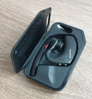Plantronics Voyager 5200 Bluetooth Headset mit Charging Case / Ladecase