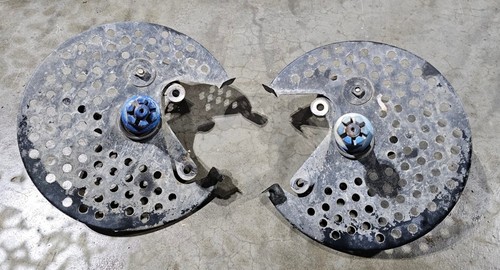 87-92 Honda TRX250X OEM Right & Left Spindles with Rotor Shields - Foto 1 di 2