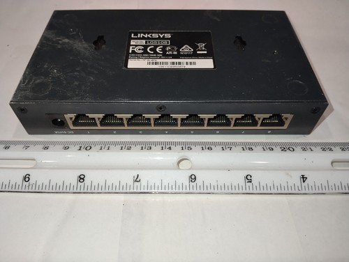 LINKSYS LGS108 8 PORT GIGABIT SWITCH - Picture 2 of 7