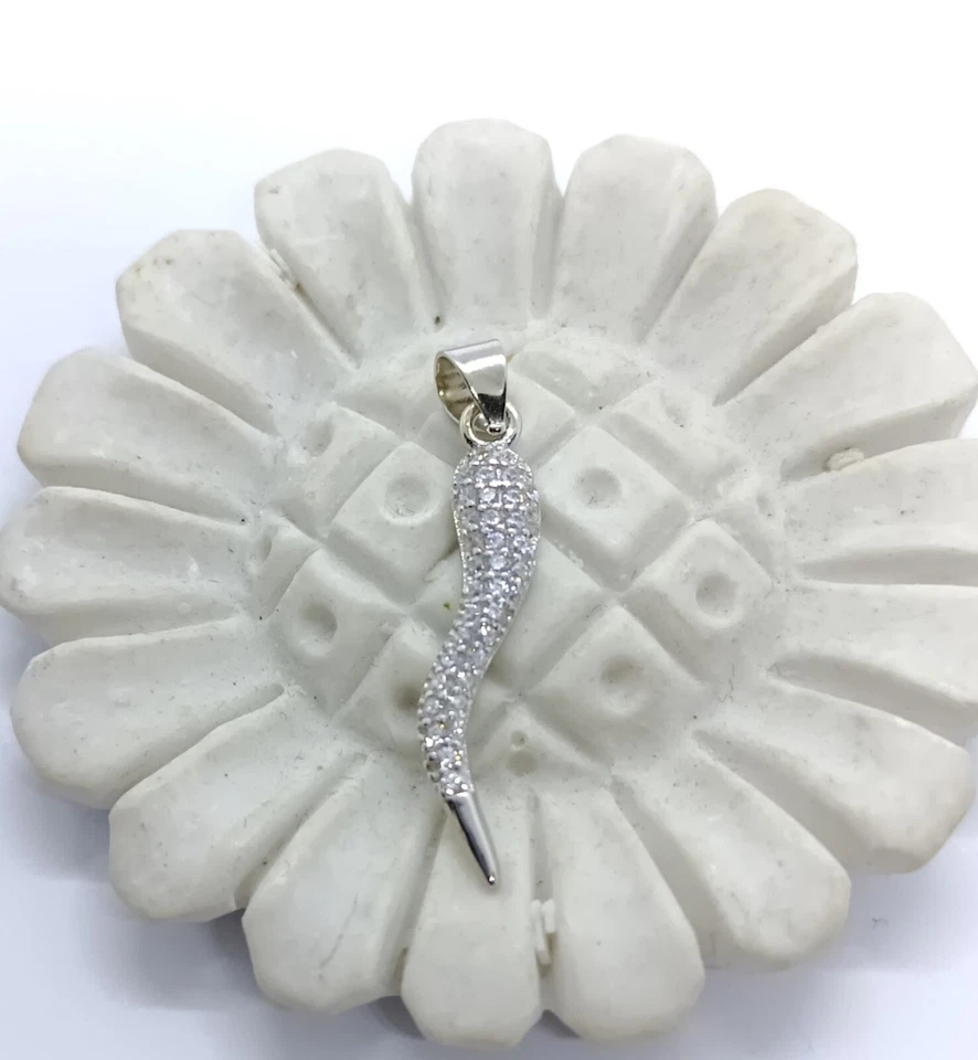 CIONDOLO PORTAFORTUNA CORNO IN ARGENTO 925 CON ZIRCONI BIANCHI - Immagine 3 di 3