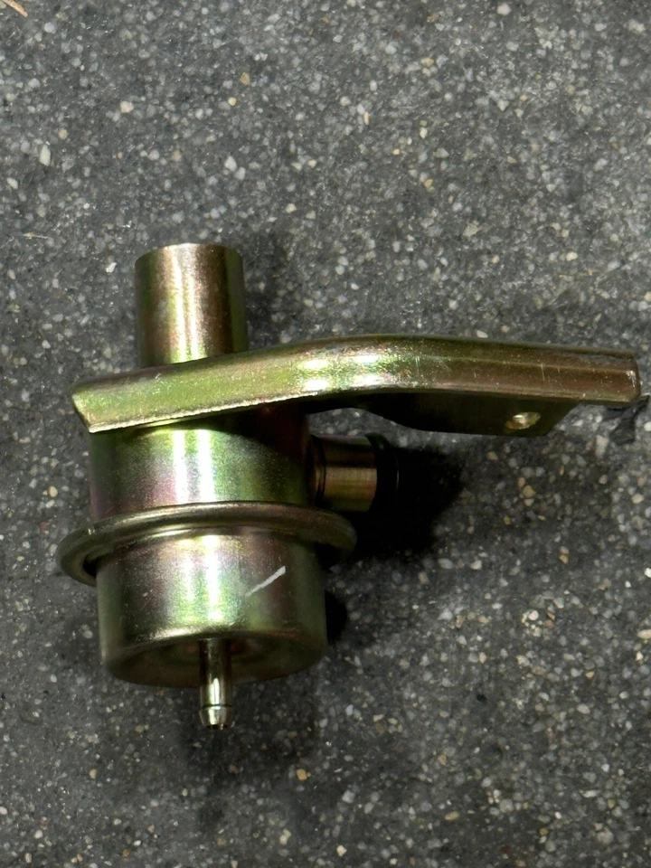 Wells Vehicle Electronics Fuel Injection Pressure Regulator For Jeep - Image 3 of 4