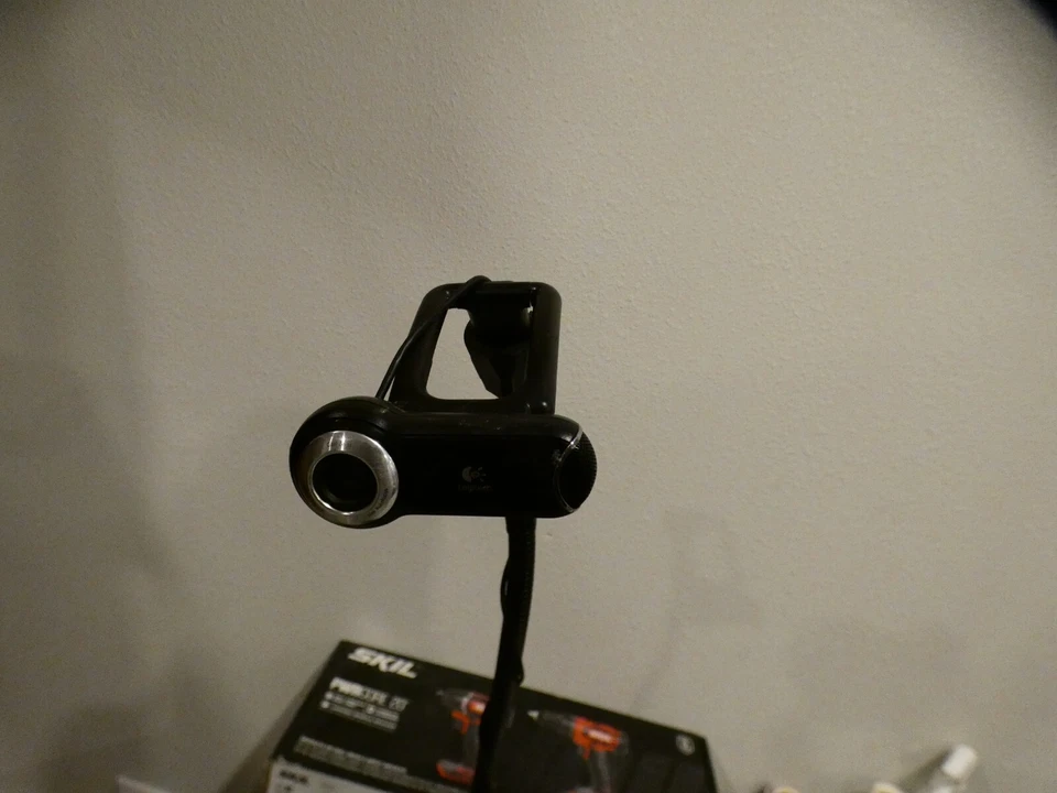 Logitech QuickCam Pro 9000 USB HD Cámara web 2MP USB con soporte ajustable en el escenario Foto 2 de 4