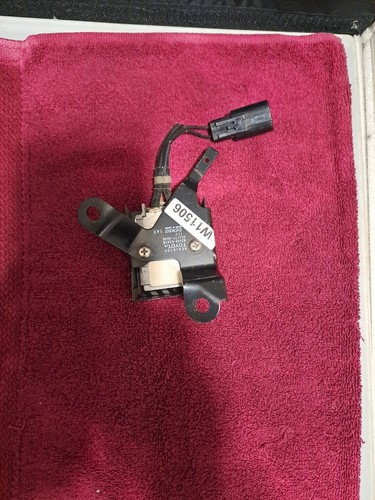 01-05 Lexus Is300 OEM Daytime running lights resistor control module 82695-53010 - Picture 2 of 3