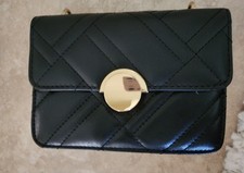 Borsa a tracolla trapuntata nera opaca geometrica cucita geo tracolla catena oro